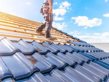 hausbau-haus-bauen-eigenleistung-handwerker-dach-02