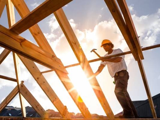 hausbau-haus-bauen-dach-dachstuhl-dachziegel-dachdecker-01