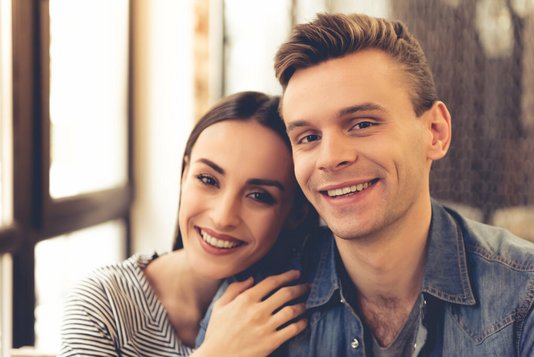 Haus-Familie-Wohnen-Serie-12-14 Paar